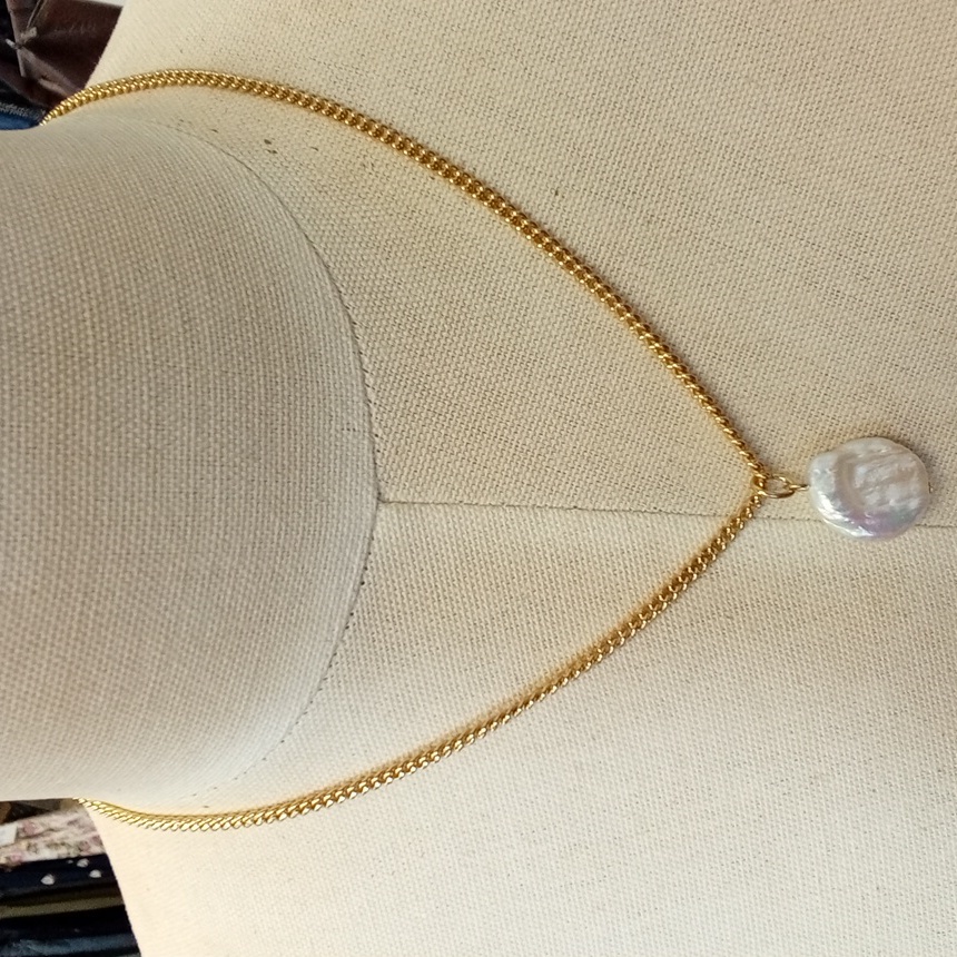 Ann Taylor Pearl Pendant Gole Tone Necklace 30$